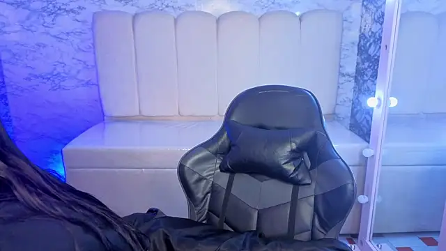 Hela v online show from 04-13-26, 01:04