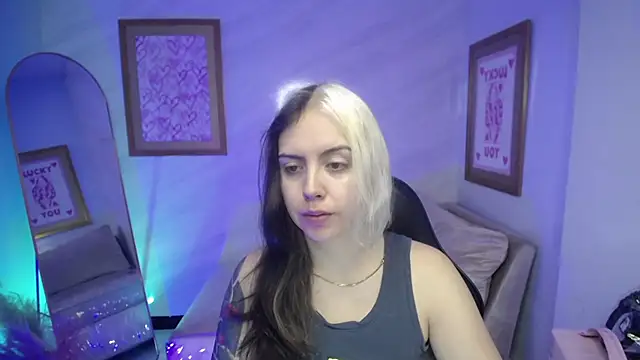 Snapshot of Hela_v chatting on 09-25-25, 11:49 Hela v online show from 09-25-25, 11:49