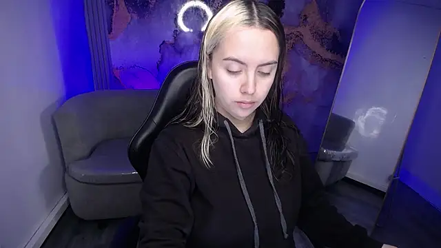 Hela v online show from 11-08-25, 12:42