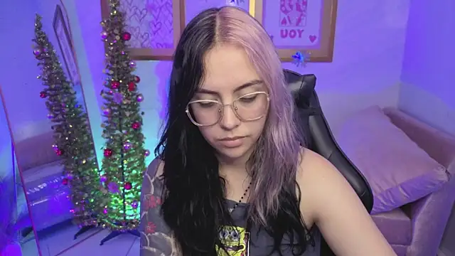 Hela v online show from 12-22-25, 07:58