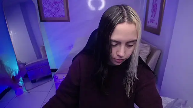 Snapshot of Hela_v chatting on 09-22-25, 01:06 Hela v online show from 09-22-25, 01:06