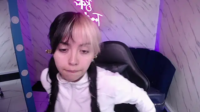 Hela v online show from 02-07-26, 01:08