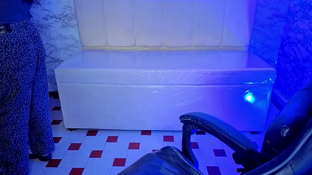 Hela v online show from 04-08-26, 01:01