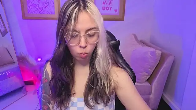 Hela v online show from 12-03-25, 07:57