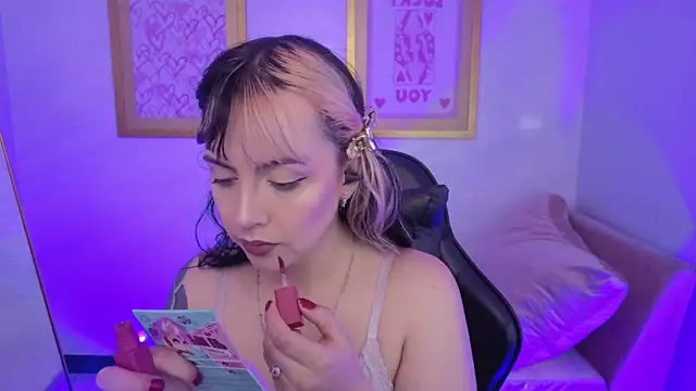 Hela v online show from 02-05-26, 08:04