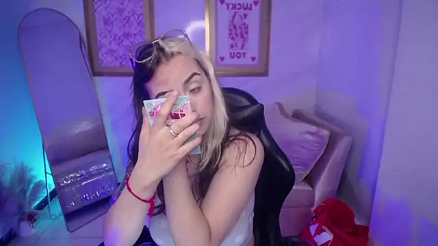 Hela v online show from 11-10-25, 08:25