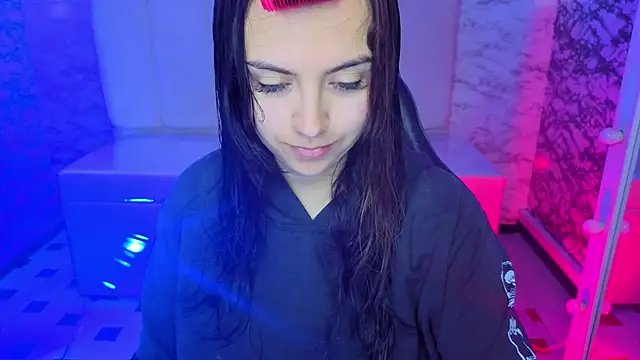 Hela v online show from 04-15-26, 01:04