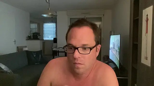 Snapshot of Funnyjul31 chatting on 06-18-26, 04:12 Funnyjul31 online show from 06-18-26, 04:12