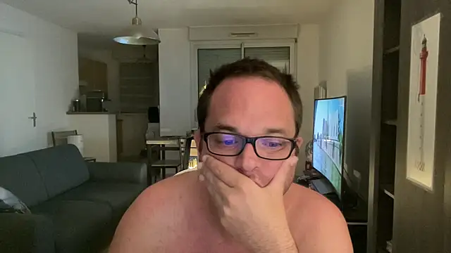 Snapshot of Funnyjul31 chatting on 06-24-26, 04:49 Funnyjul31 online show from 06-24-26, 04:49