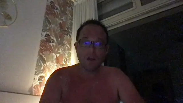 Snapshot of Funnyjul31 chatting on 06-06-26, 08:36 Funnyjul31 online show from 06-06-26, 08:36