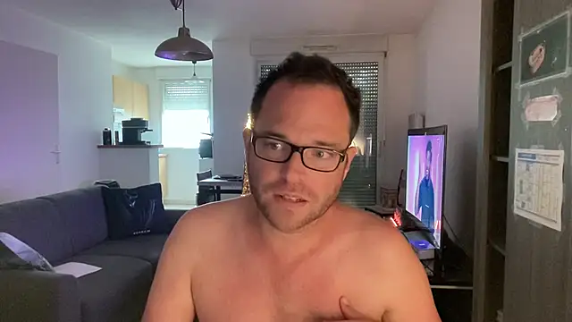 Funnyjul31 online show from 04-22-26, 04:36