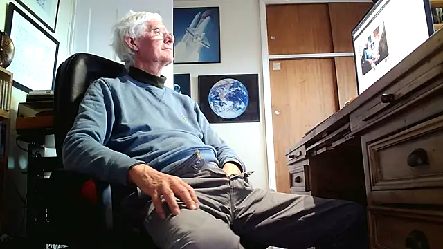 Snapshot of bigears chatting on 02-25-26, 04:07 bigears online show from 02-25-26, 04:07