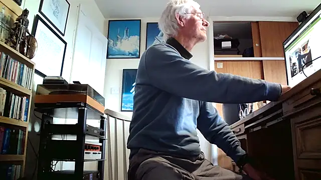 Snapshot of bigears chatting on 02-11-26, 02:06 bigears online show from 02-11-26, 02:06