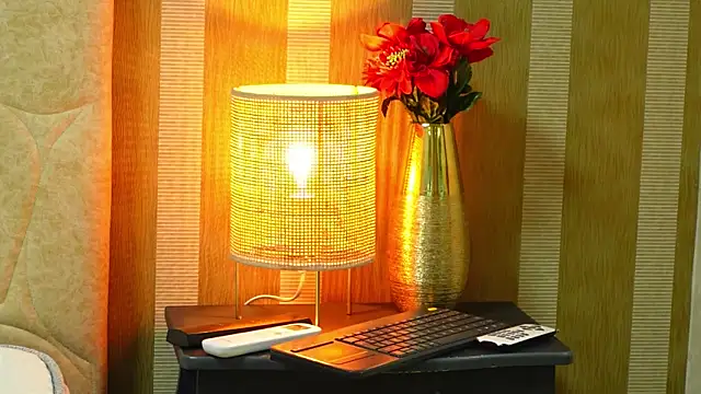 Snapshot of MillaBlis chatting on 06-12-26, 08:50 MillaBlis online show from 06-12-26, 08:50