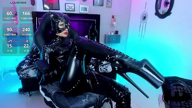 IsisRaichuu  online show from 10-29-25, 08:41