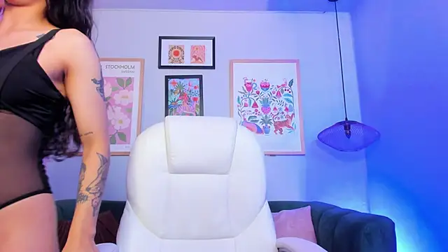 Snapshot of nina__dixon chatting on 02-14-25, 09:10 nina dixon online show from 02-14-25, 09:10