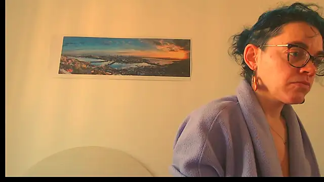 Ju-Hot online show from 12-22-25, 01:00