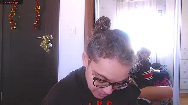 Ju-Hot online show from 02-19-25, 01:39