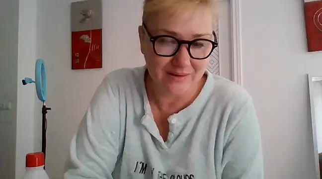 Snapshot of Luzia-Sal chatting on 03-14-25, 09:46 Luzia-Sal online show from 03-14-25, 09:46