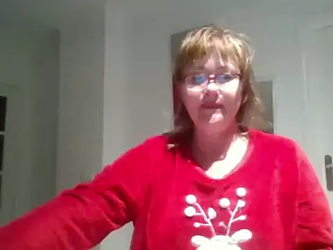Snapshot of Luzia-Sal chatting on 01-29-25, 06:33 Luzia-Sal online show from 01-29-25, 06:33