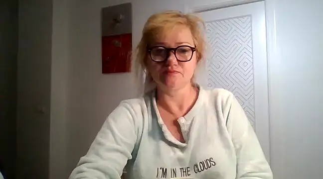 Snapshot of Luzia-Sal chatting on 03-13-25, 06:48 Luzia-Sal online show from 03-13-25, 06:48
