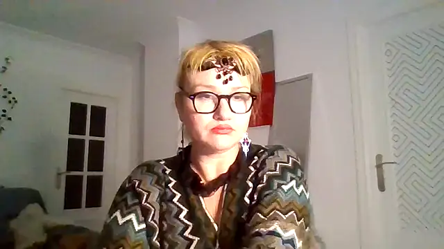 Snapshot of Luzia-Sal chatting on 03-12-25, 06:32 Luzia-Sal online show from 03-12-25, 06:32