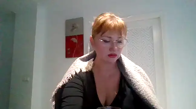 Snapshot of Luzia-Sal chatting on 02-09-25, 08:43 Luzia-Sal online show from 02-09-25, 08:43