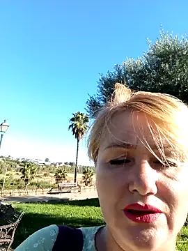 Snapshot of Luzia-Sal chatting on 09-14-25, 08:37 Luzia-Sal online show from 09-14-25, 08:37