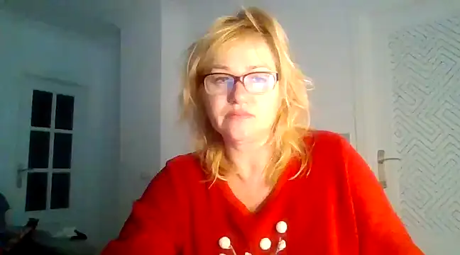 Snapshot of Luzia-Sal chatting on 03-02-25, 09:21 Luzia-Sal online show from 03-02-25, 09:21