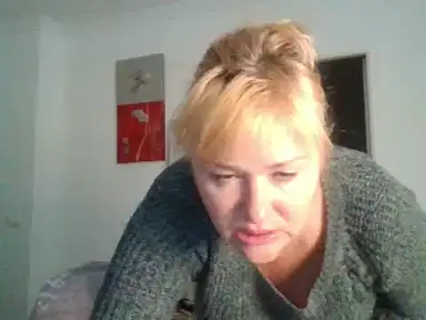 Snapshot of Luzia-Sal chatting on 02-16-25, 11:49 Luzia-Sal online show from 02-16-25, 11:49