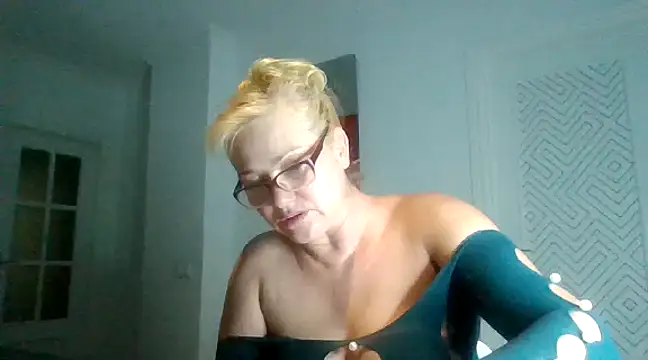 Snapshot of Luzia-Sal chatting on 03-01-25, 08:21 Luzia-Sal online show from 03-01-25, 08:21