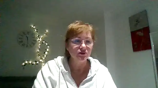 Snapshot of Luzia-Sal chatting on 02-10-25, 10:30 Luzia-Sal online show from 02-10-25, 10:30