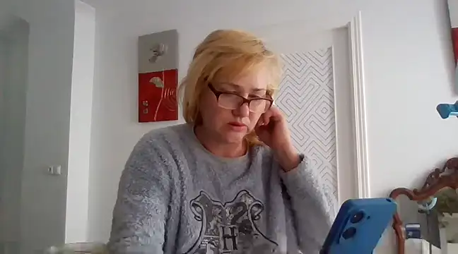 Snapshot of Luzia-Sal chatting on 03-09-25, 10:08 Luzia-Sal online show from 03-09-25, 10:08