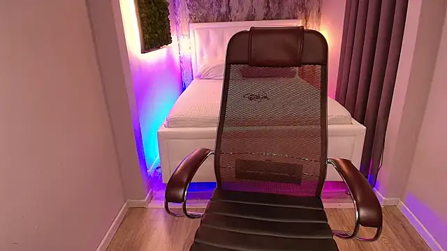 Snapshot of Violet_Moreau chatting on 10-16-25, 09:12 Violet Moreau online show from 10-16-25, 09:12