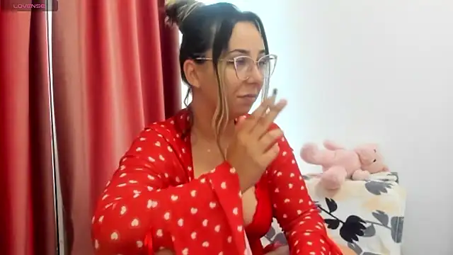 Snapshot of LadyLyanna chatting on 07-18-26, 12:36 LadyLyanna online show from 07-18-26, 12:36