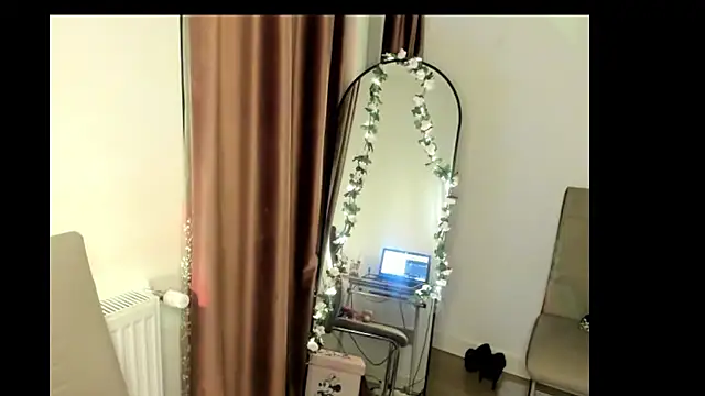 Snapshot of LadyLyanna chatting on 03-09-25, 07:59 LadyLyanna online show from 03-09-25, 07:59