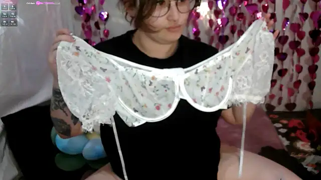 MrsJess online show from 05-04-26, 02:15