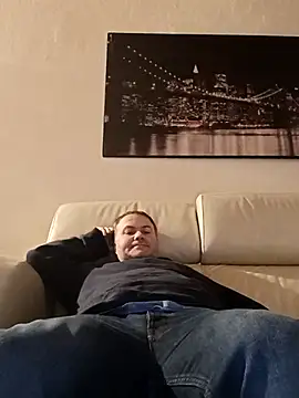 Snapshot of Pourleplasirs chatting on 02-17-25, 01:47 Pourleplasirs online show from 02-17-25, 01:47