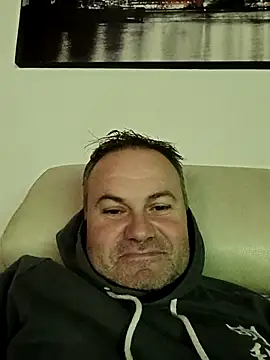 Snapshot of Pourleplasirs chatting on 11-06-25, 09:30 Pourleplasirs online show from 11-06-25, 09:30