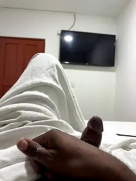 Snapshot of jhonnes_ chatting on 11-22-25, 05:06 jhonnes online show from 11-22-25, 05:06