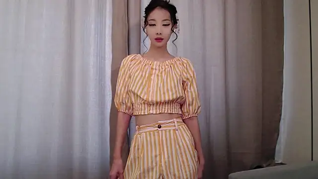 Fudzik0 online show from 10-30-25, 05:17