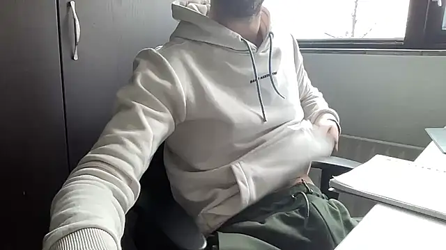 Snapshot of bullyboyy chatting on 03-14-25, 03:14 bullyboyy online show from 03-14-25, 03:14