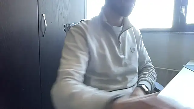 Snapshot of bullyboyy chatting on 03-17-25, 12:04 bullyboyy online show from 03-17-25, 12:04