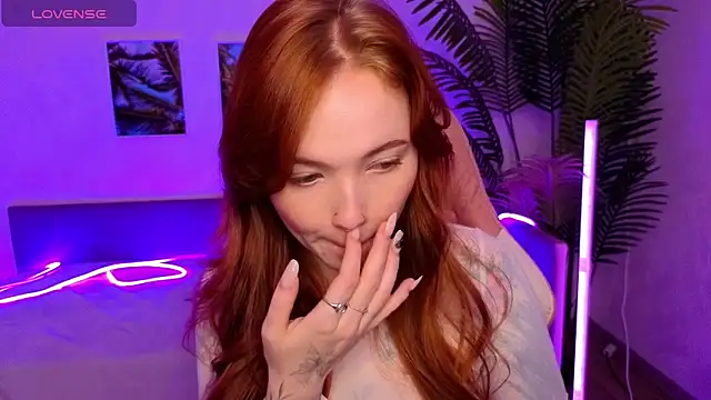 Maya Light online show from 10-19-25, 02:14