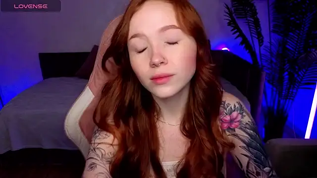 Maya Light online show from 04-12-26, 01:53