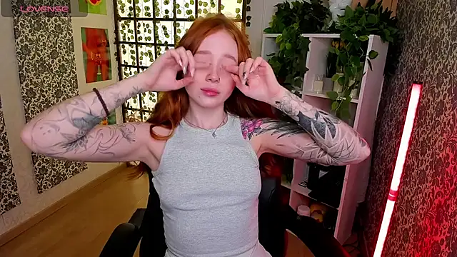 Maya Light online show from 09-26-25, 02:07