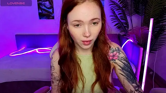 Maya Light online show from 10-21-25, 02:00