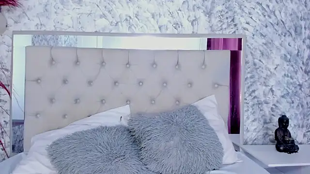 Ariana greenblat online show from 12-17-25, 04:23