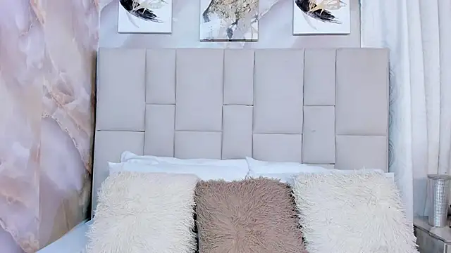 Ariana greenblat online show from 12-14-25, 01:17