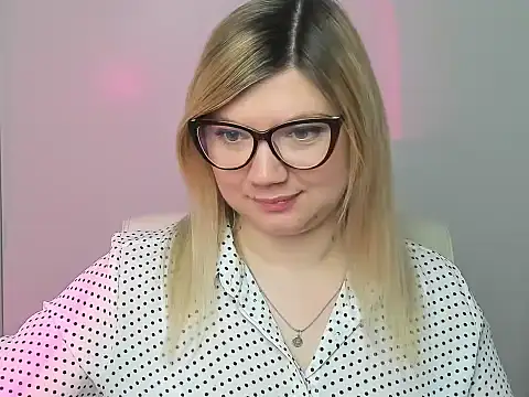 Lola moree online show from 10-25-25, 06:12